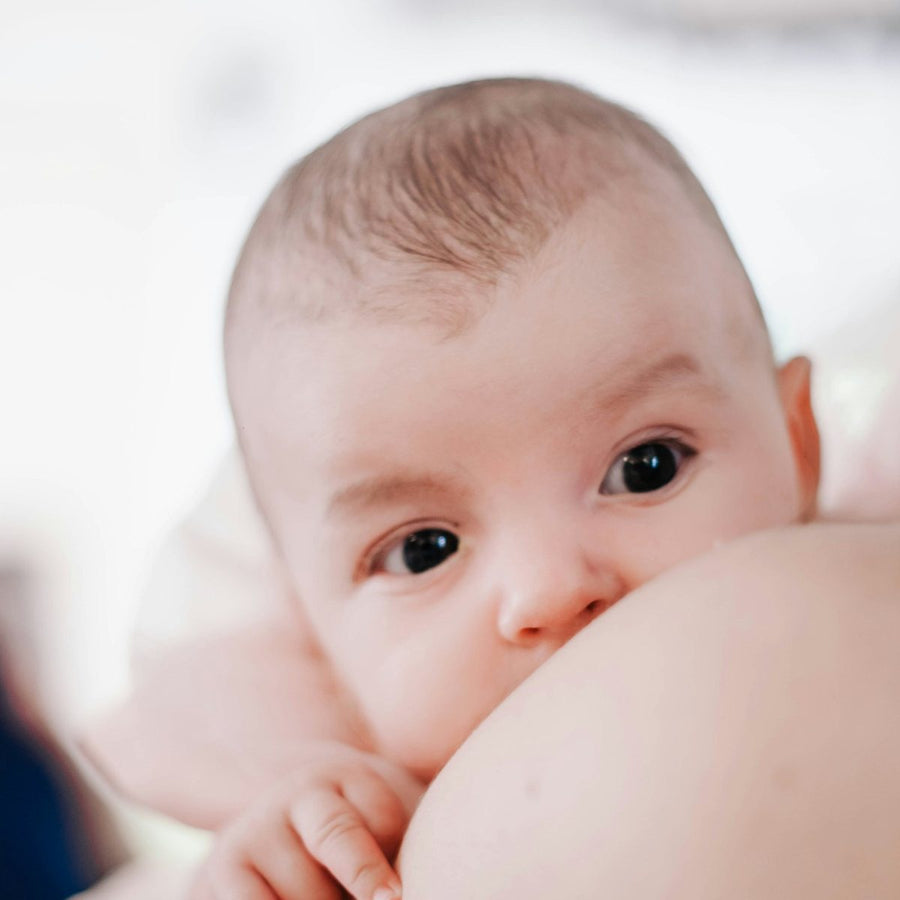 Bebé con su mamá